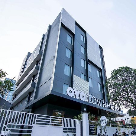 Oyo Townhouse 028 Corporate Suite Ноида Екстериор снимка