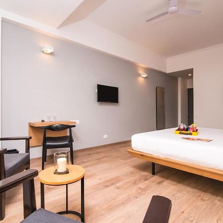 Oyo Townhouse 028 Corporate Suite Ноида Екстериор снимка