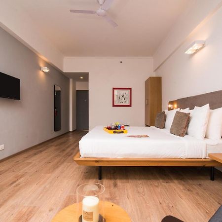 Oyo Townhouse 028 Corporate Suite Ноида Екстериор снимка
