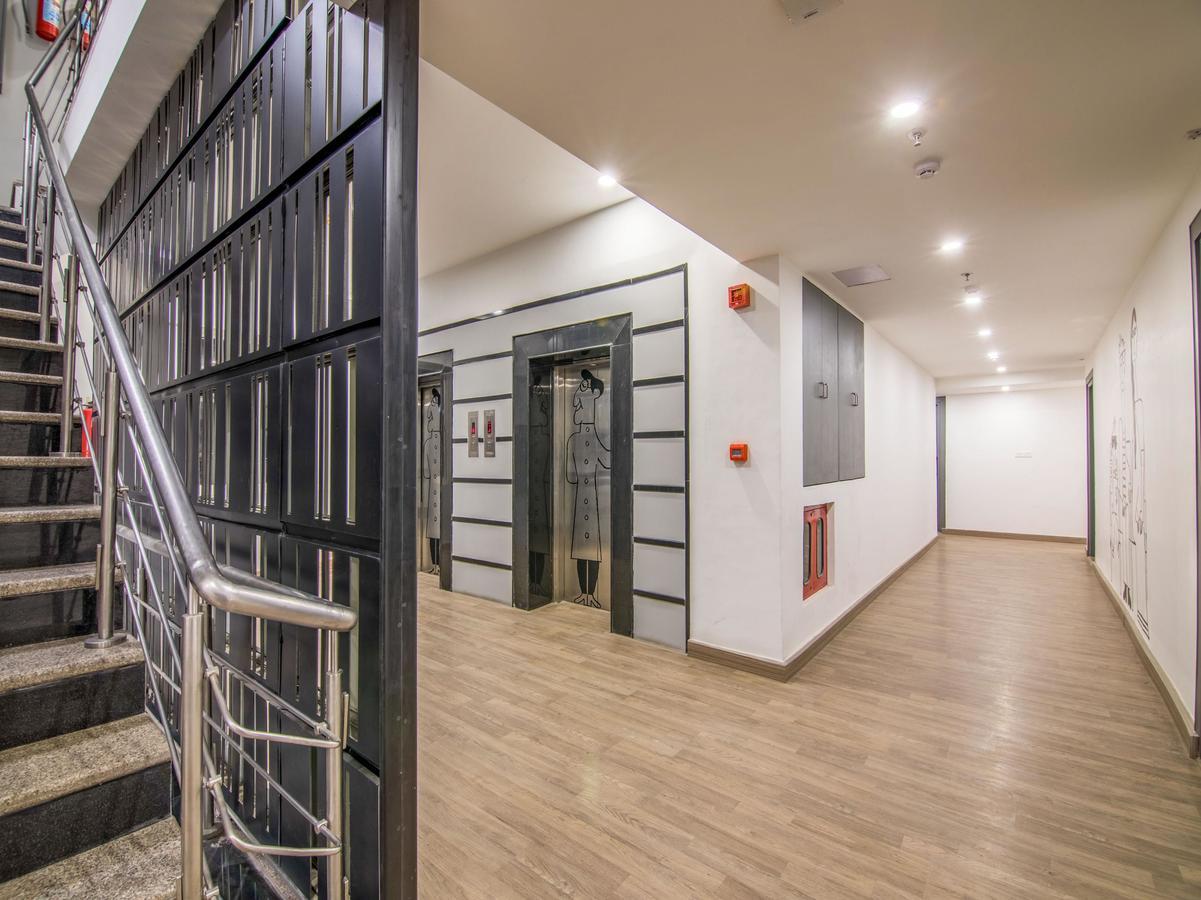 Oyo Townhouse 028 Corporate Suite Ноида Екстериор снимка