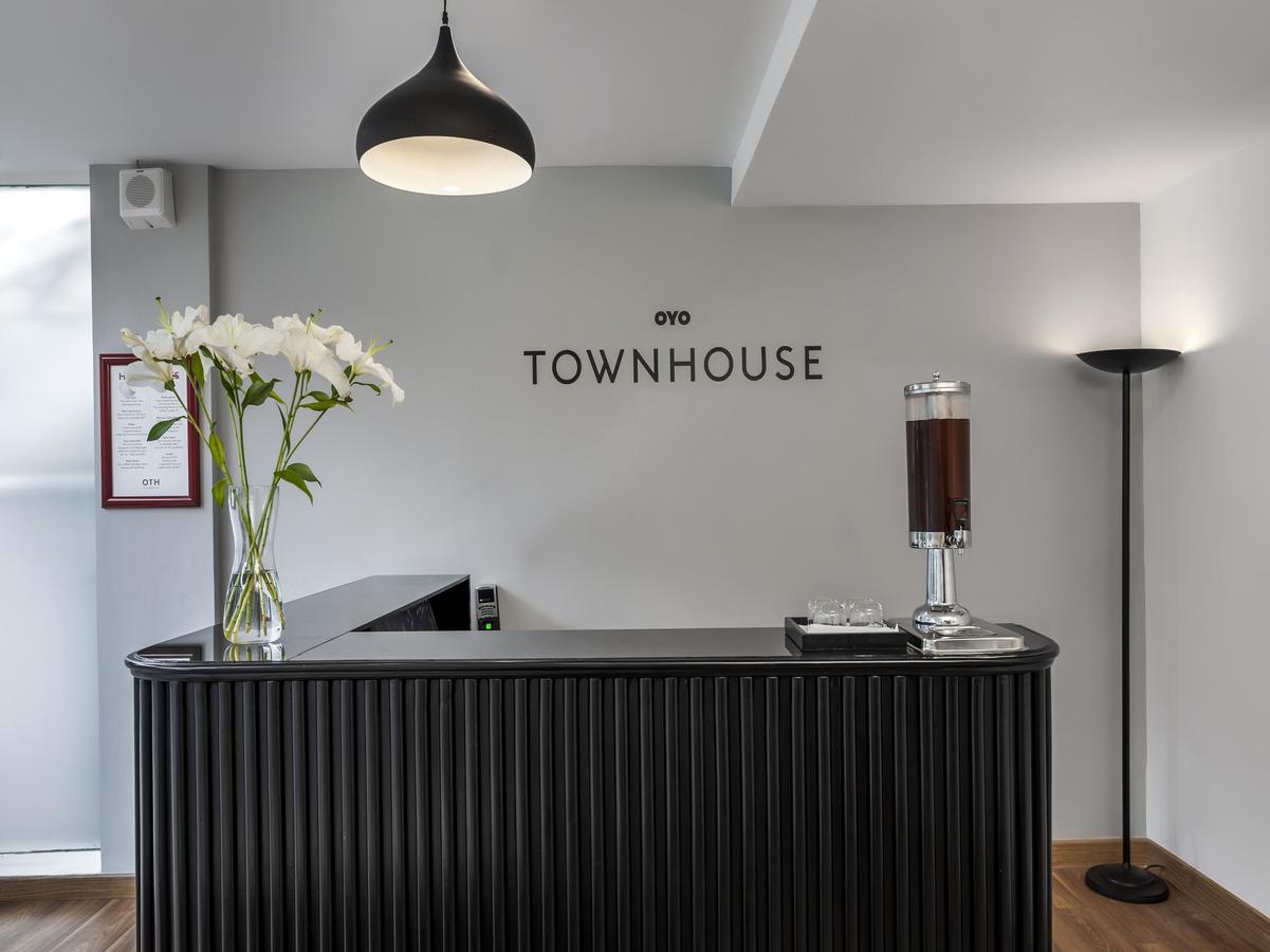 Oyo Townhouse 028 Corporate Suite Ноида Екстериор снимка