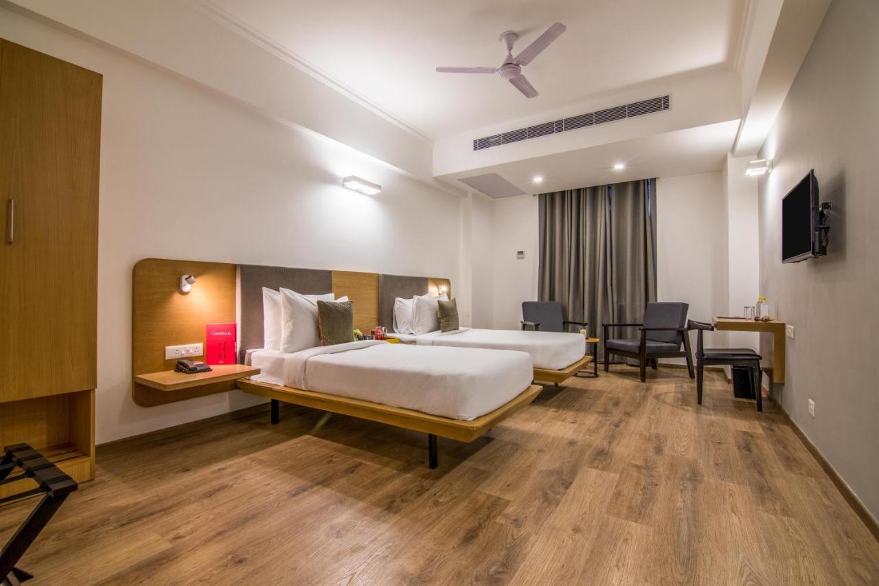 Oyo Townhouse 028 Corporate Suite Ноида Екстериор снимка