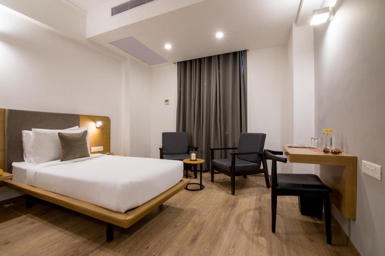 Oyo Townhouse 028 Corporate Suite Ноида Екстериор снимка