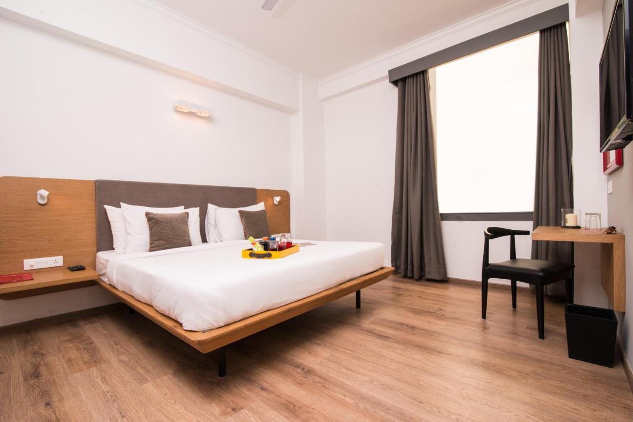 Oyo Townhouse 028 Corporate Suite Ноида Екстериор снимка