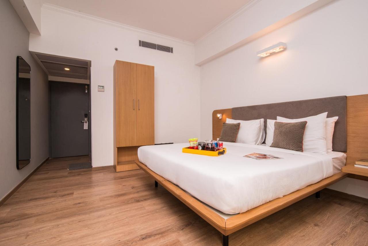 Oyo Townhouse 028 Corporate Suite Ноида Екстериор снимка