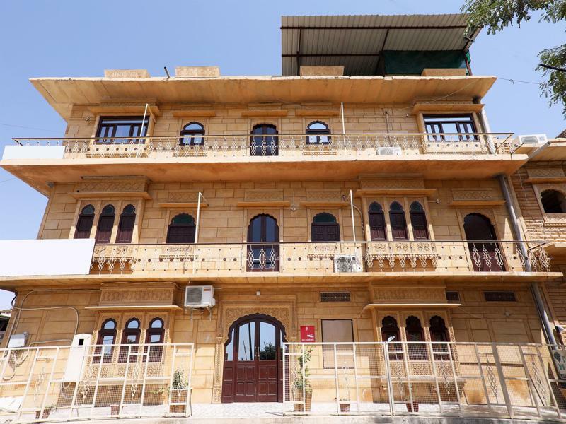 Oyo Townhouse 028 Corporate Suite Ноида Екстериор снимка