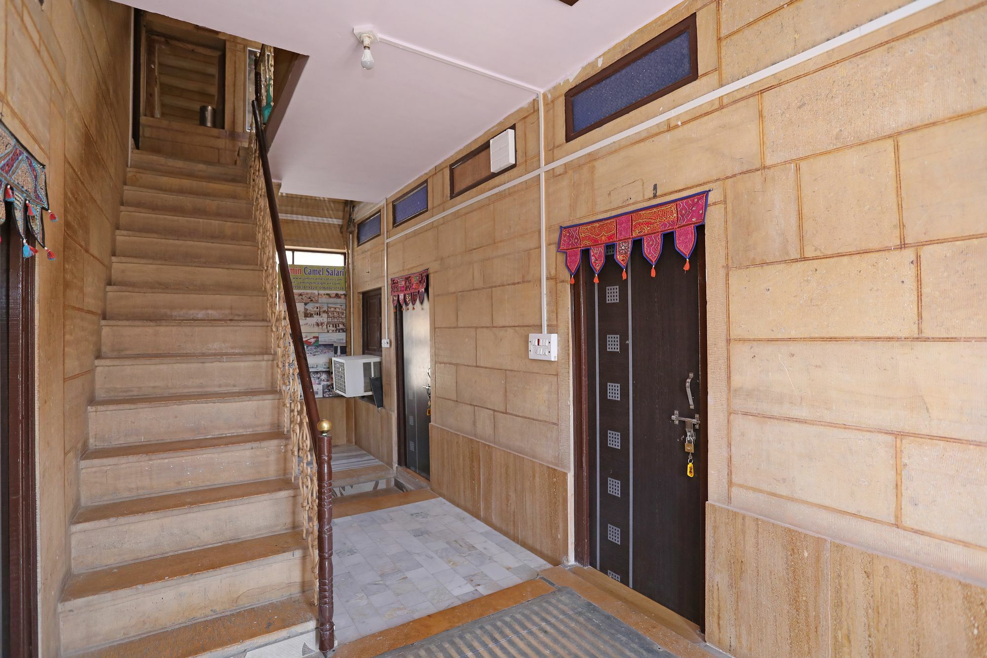 Oyo Townhouse 028 Corporate Suite Ноида Екстериор снимка
