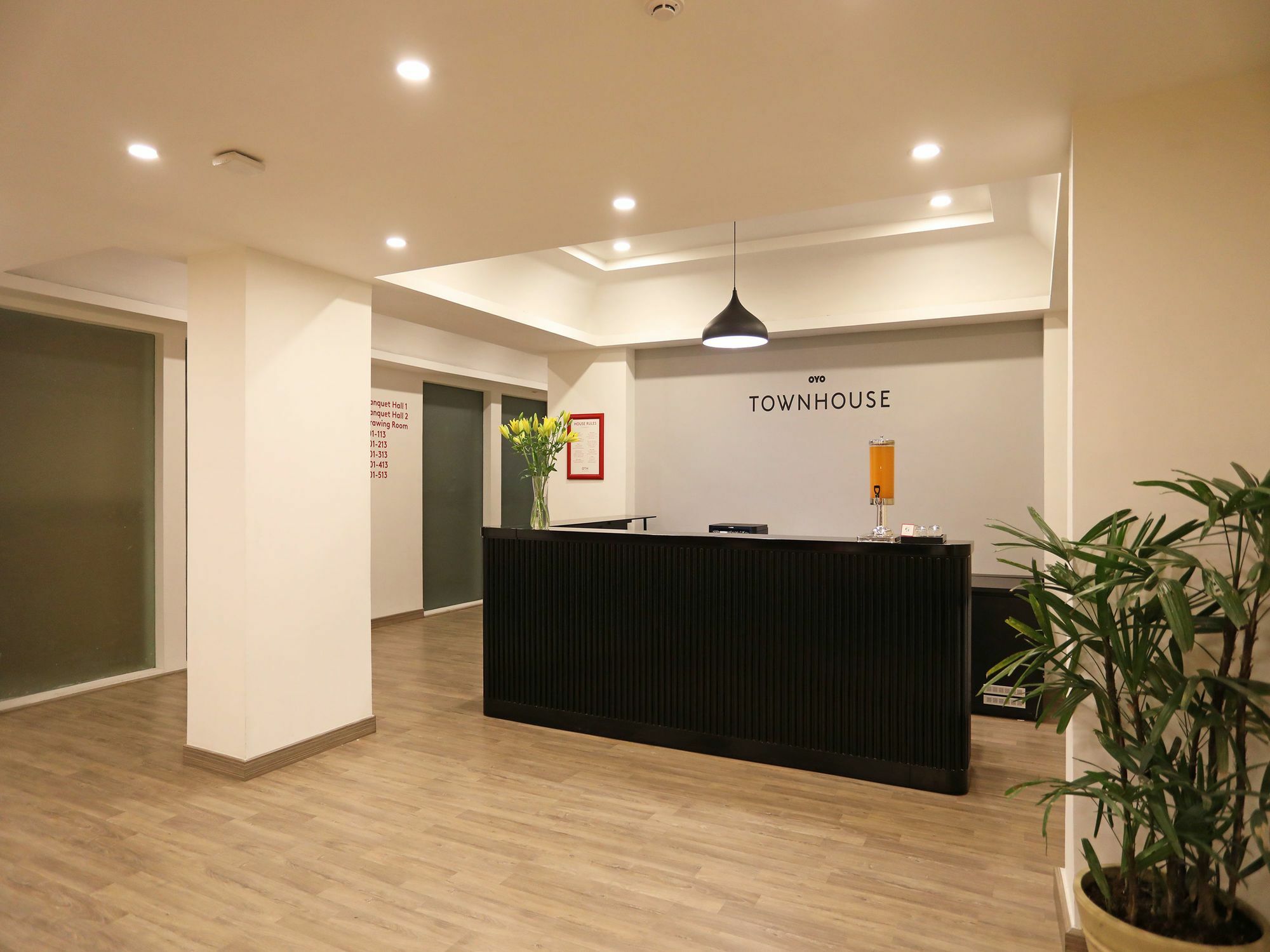 Oyo Townhouse 028 Corporate Suite Ноида Екстериор снимка
