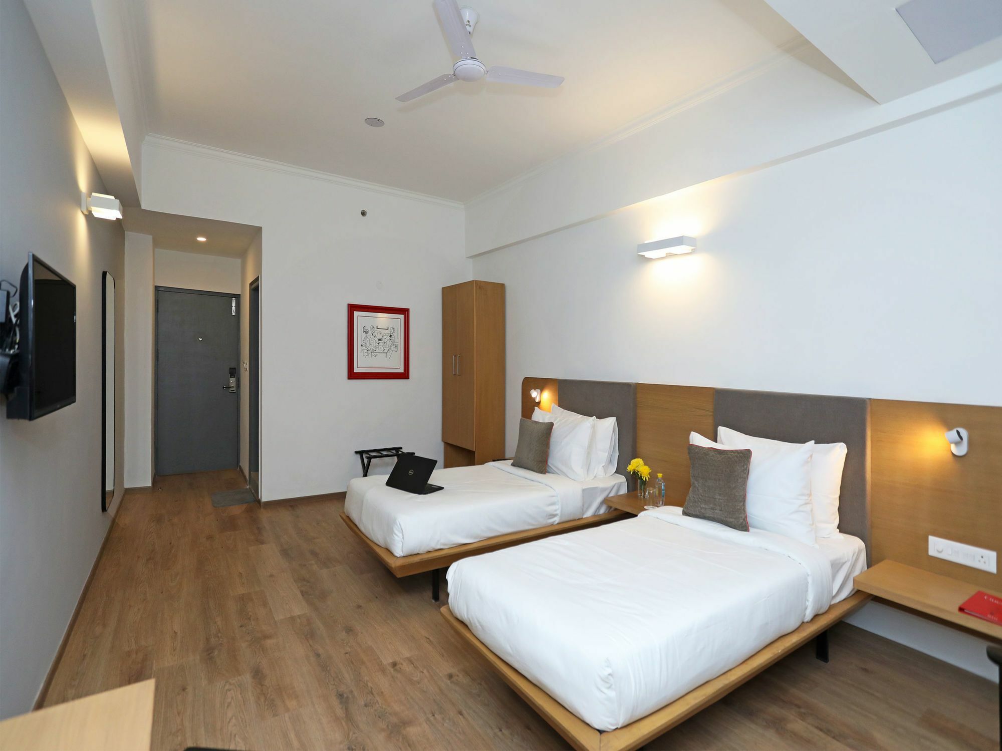 Oyo Townhouse 028 Corporate Suite Ноида Екстериор снимка