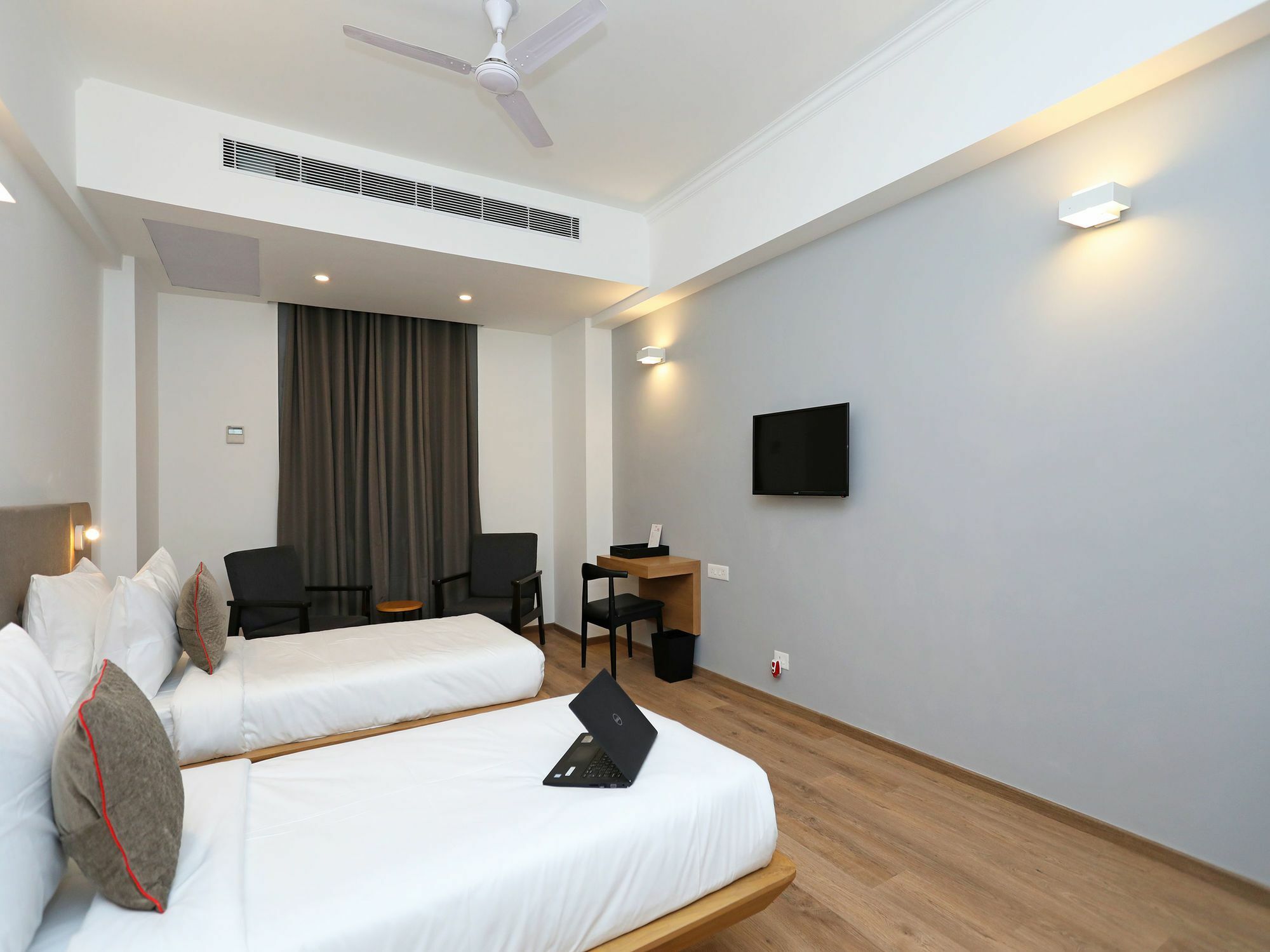 Oyo Townhouse 028 Corporate Suite Ноида Екстериор снимка