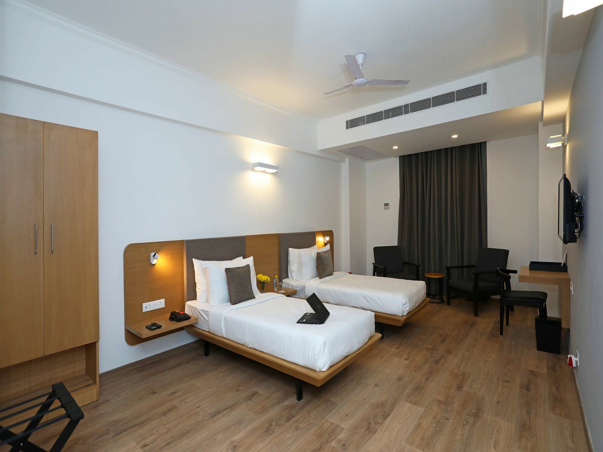 Oyo Townhouse 028 Corporate Suite Ноида Екстериор снимка