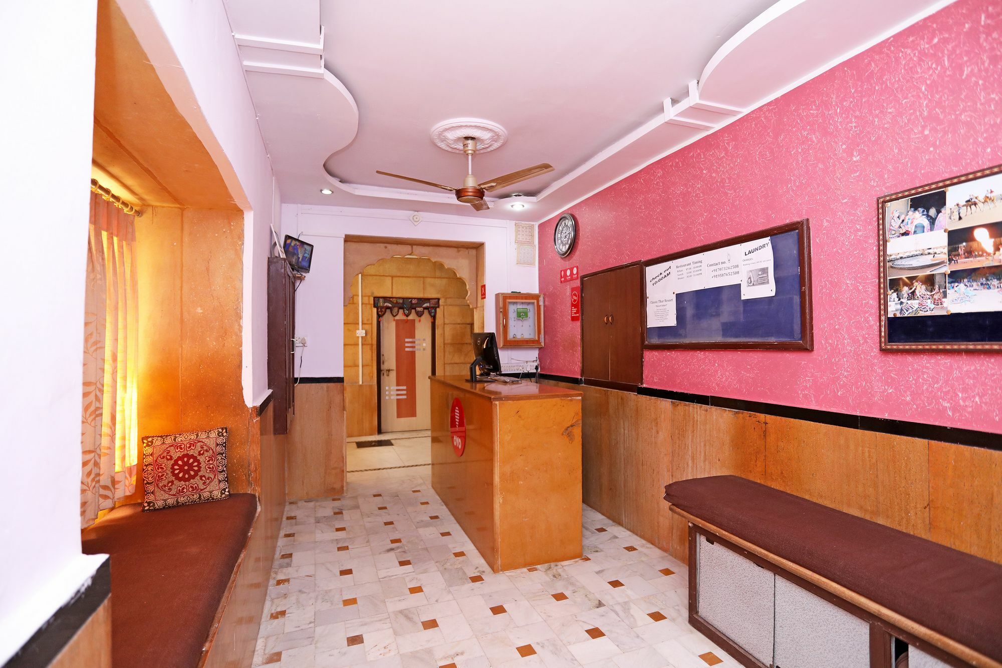 Oyo Townhouse 028 Corporate Suite Ноида Екстериор снимка