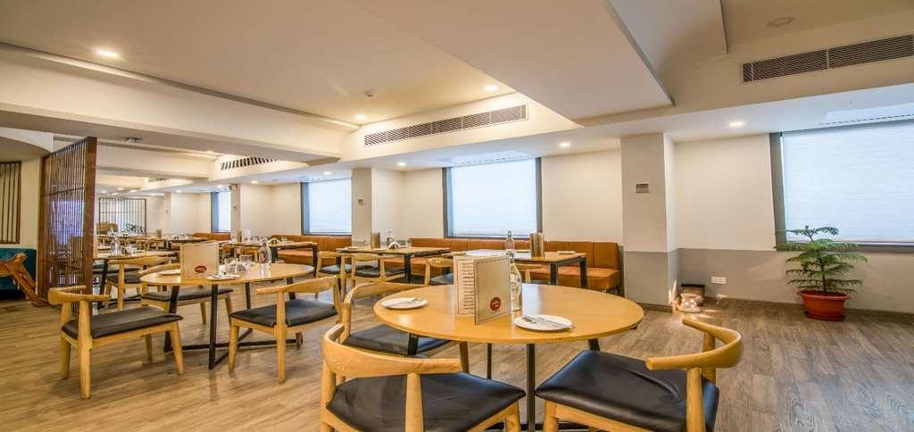 Oyo Townhouse 028 Corporate Suite Ноида Съоръжения снимка