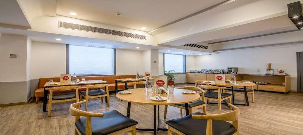 Oyo Townhouse 028 Corporate Suite Ноида Съоръжения снимка