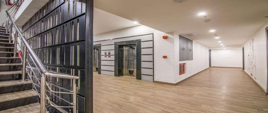 Oyo Townhouse 028 Corporate Suite Ноида Съоръжения снимка