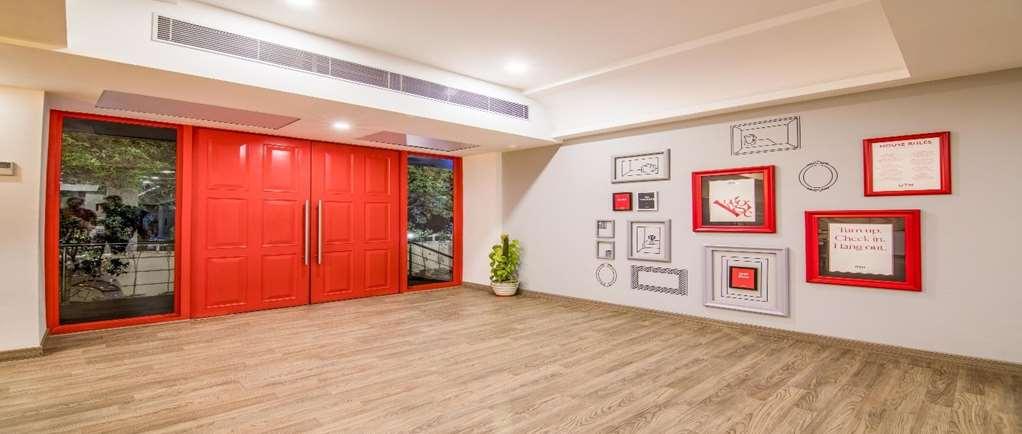 Oyo Townhouse 028 Corporate Suite Ноида Съоръжения снимка