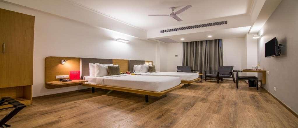 Oyo Townhouse 028 Corporate Suite Ноида Стая снимка