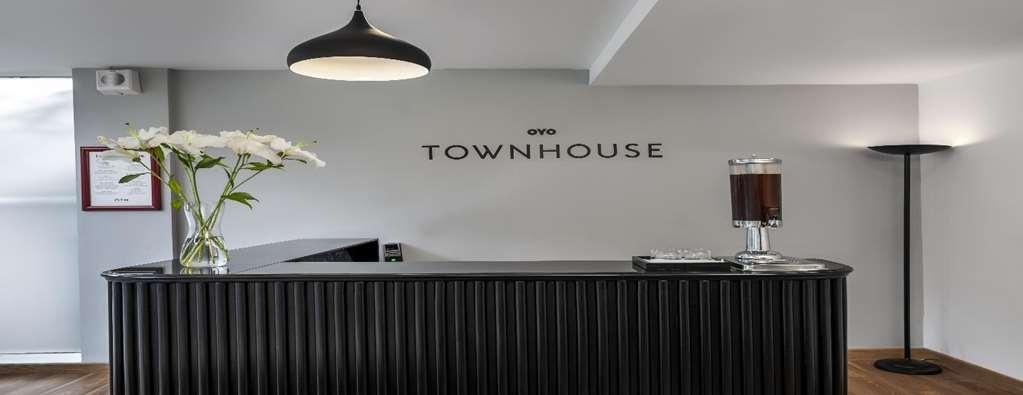 Oyo Townhouse 028 Corporate Suite Ноида Интериор снимка