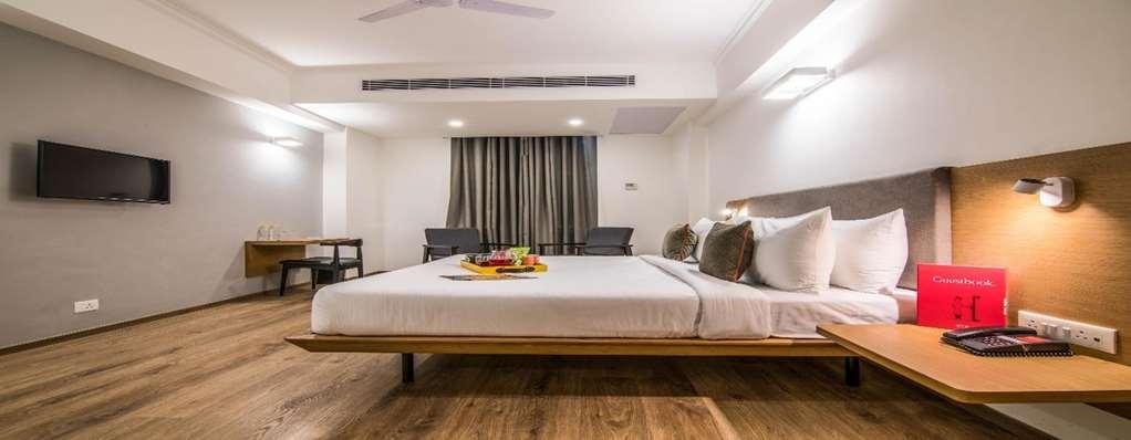 Oyo Townhouse 028 Corporate Suite Ноида Стая снимка