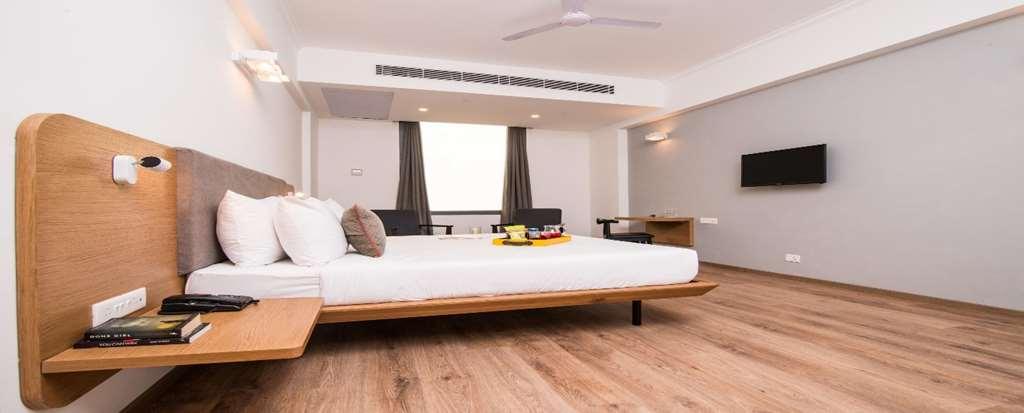 Oyo Townhouse 028 Corporate Suite Ноида Стая снимка