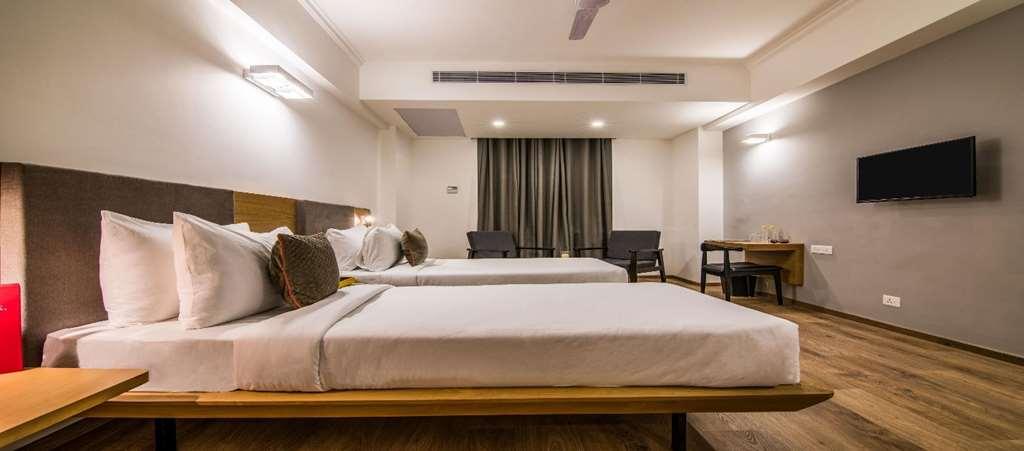 Oyo Townhouse 028 Corporate Suite Ноида Стая снимка